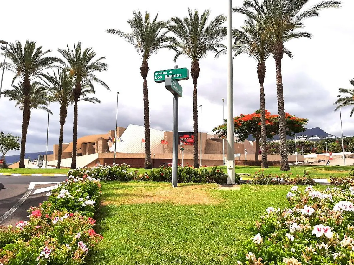 Perfectly Located Apartment With Pool Playa de las Americas