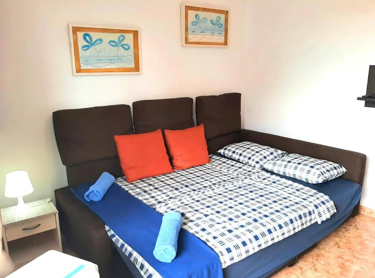 Perfectly Located Apartment With Pool Playa de las Americas   Playa de las Americas (Tenerife)